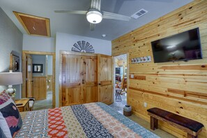 2 bedrooms, iron/ironing board, free WiFi, bed sheets