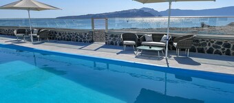 Thirassia Paradise Suites