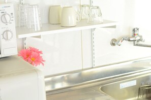 201 calm house beppumotomachi | Private kitchen | Fridge, microwave, stovetop, electric kettle - calm house beppumotomachi (Beppu)