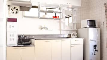 301 calm house beppumotomachi | Private kitchen | Fridge, microwave, stovetop, electric kettle