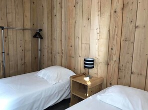 Family Suite | 1 bedroom, in-room safe, free WiFi, bed sheets