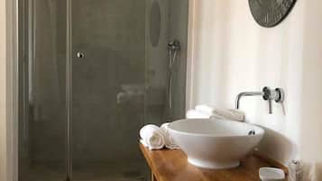 Triple Room | Bathroom sink