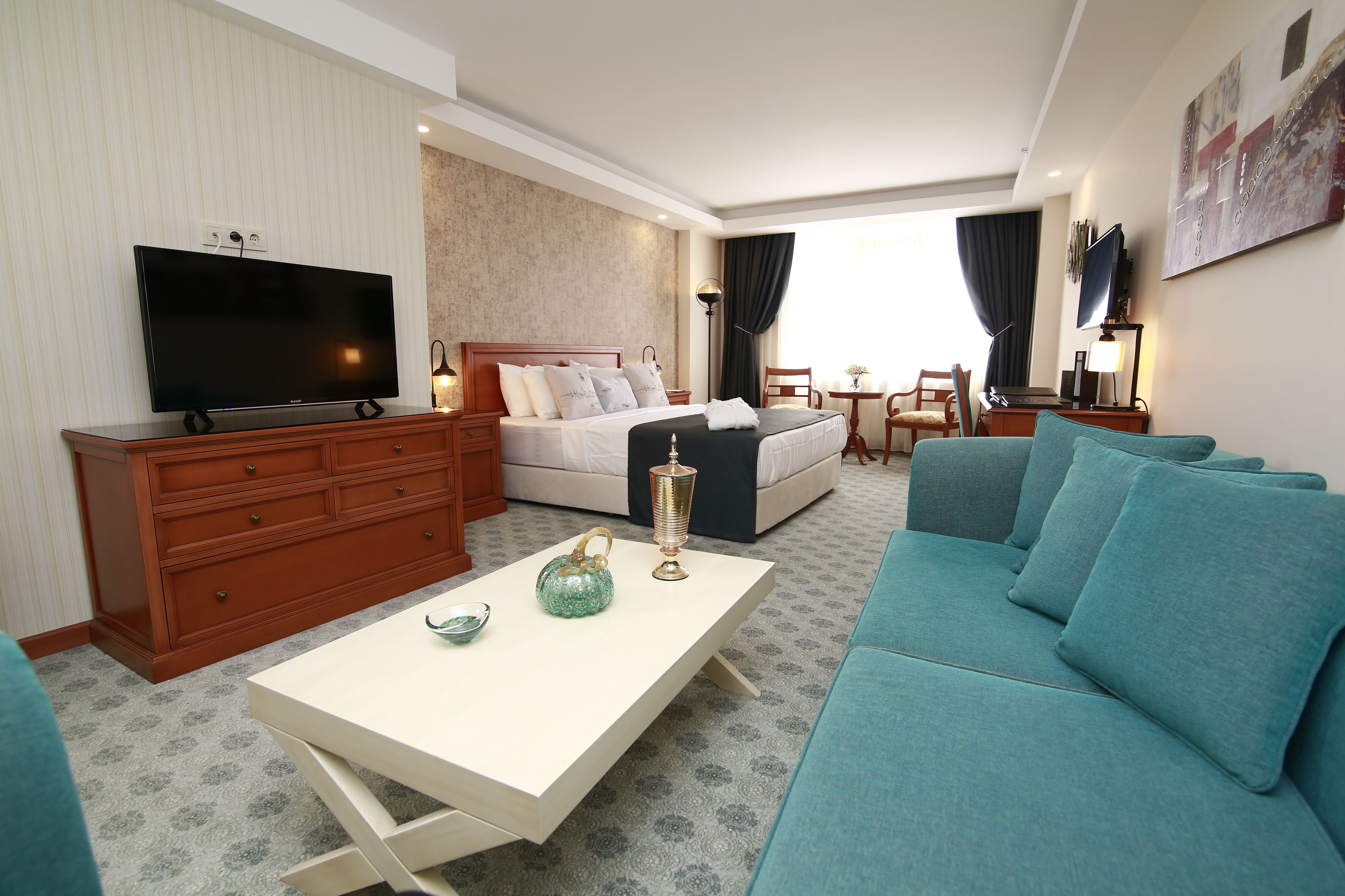 junior suite, city view | hypo-allergenic bedding, down duvets, in-room safe, desk