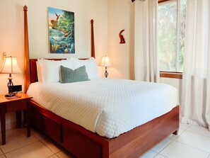 3 makuuhuonetta, tallelokero huoneessa, silitysrauta/-lauta