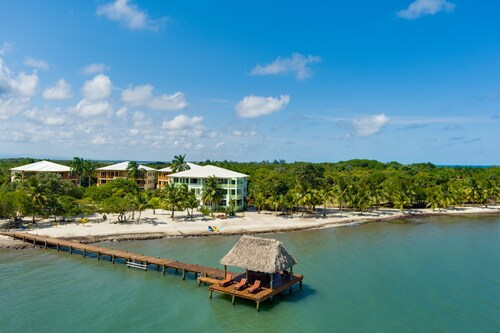 Ground Floor 3BR 412: Pool & Beach, Patio,Sleeps 6