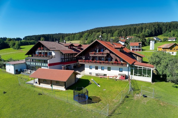 Property grounds - Hotel Hirschenstein (Achslach)