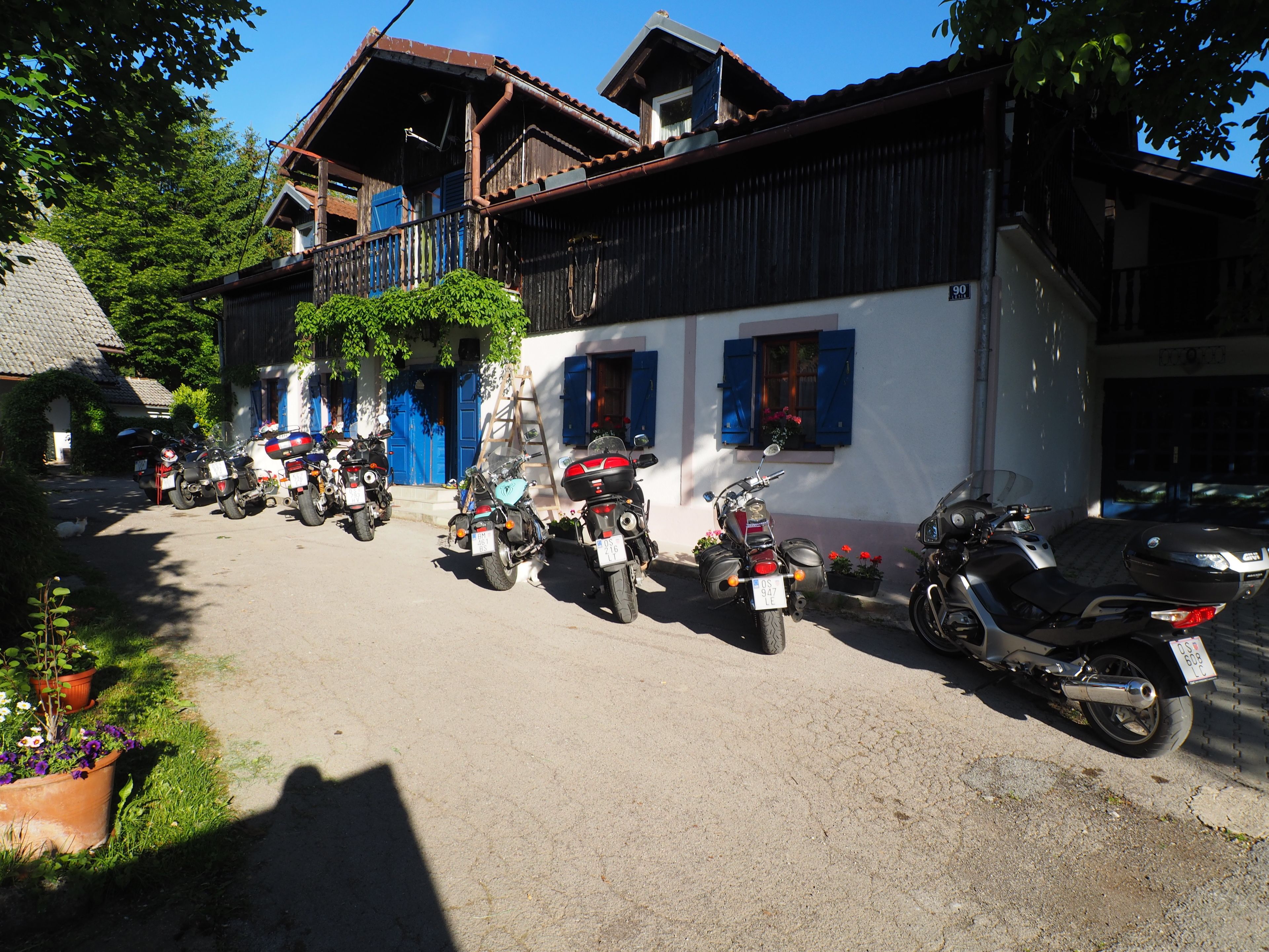 ด้านหน้าที่พัก