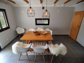 Family House | In-room dining - Guest house Sara Latin (Plaski)
