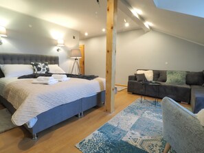 Exclusive Quadruple Room (6) | Living room | 32-inch LCD TV with digital channels, TV - Guest house Sara Latin (Plaski)