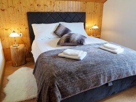 Ropa de cama de alta calidad y tabla de planchar con plancha 