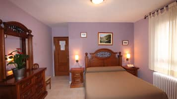 Twin Room | Desk, rollaway beds, free WiFi, bed sheets