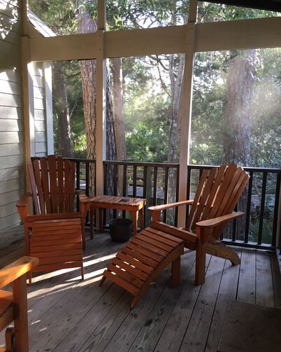  Thomas' Store- Remodeled in Oct 2021, pet friendly