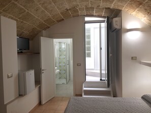 Standard Double Room | In-room safe, blackout drapes, iron/ironing board, free WiFi - B&B Ugento Dimora (Ugento)