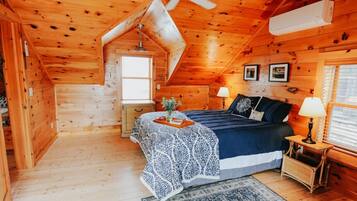 2 makuuhuonetta, työpöytä, silitysrauta/-lauta, ilmainen Wi-Fi