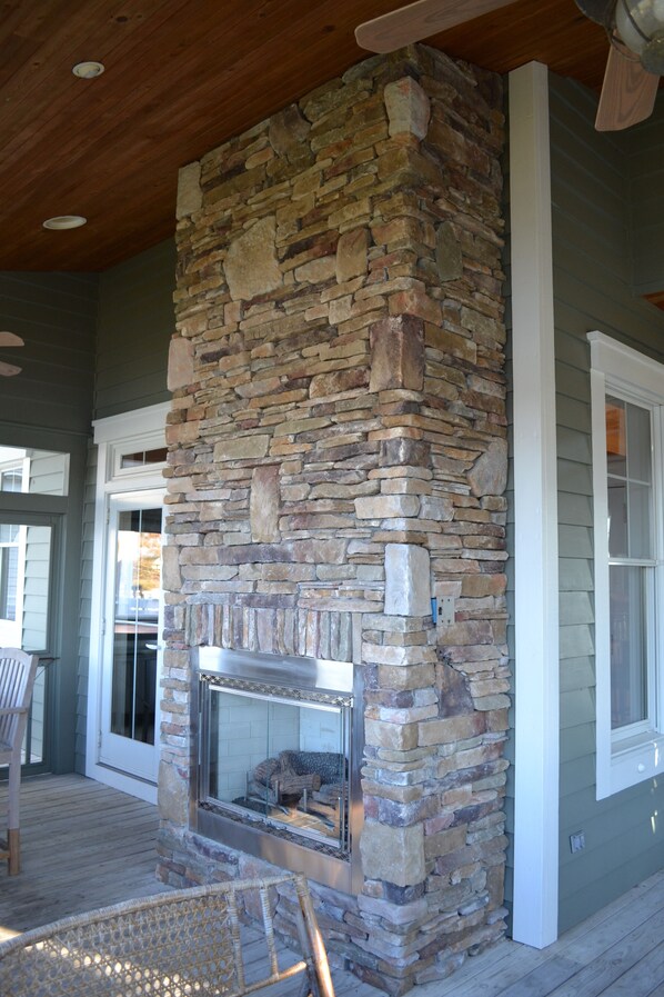 Exterior detail - Family-friendly, Pier On Intercoastal Waterway, Large Screened-in Porch (Supply)