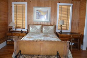 3 bedrooms, iron/ironing board, WiFi - Family-friendly, Pier On Intercoastal Waterway, Large Screened-in Porch (Supply)
