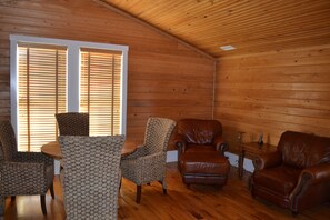 Dining - Family-friendly, Pier On Intercoastal Waterway, Large Screened-in Porch (Supply)