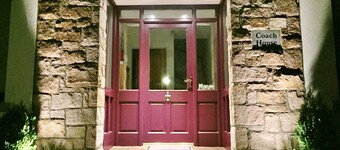 Beautiful Townhouse, 3DBr-sleeps 6 Adults. Special & Unique in Galway City!