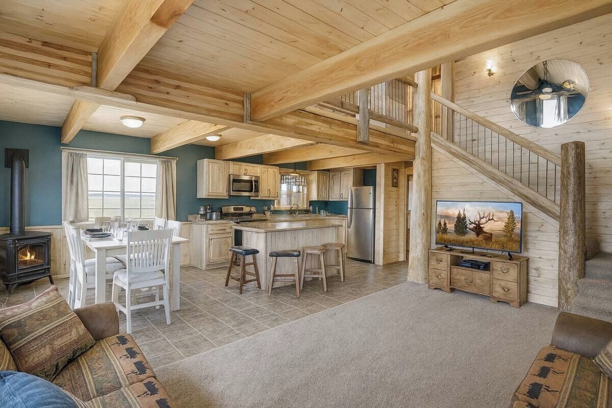 Fernseher, Kamin, DVD-Player