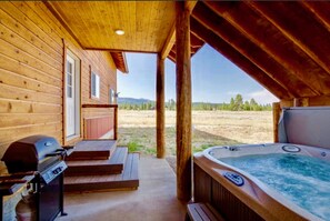 Terrace/patio - Teton Views Luxury Cabin 4 Bedrooms+Hot Tub+WiFi+AC (Island Park)