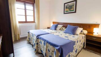 Double Room | Desk, cribs/infant beds, free WiFi, bed sheets