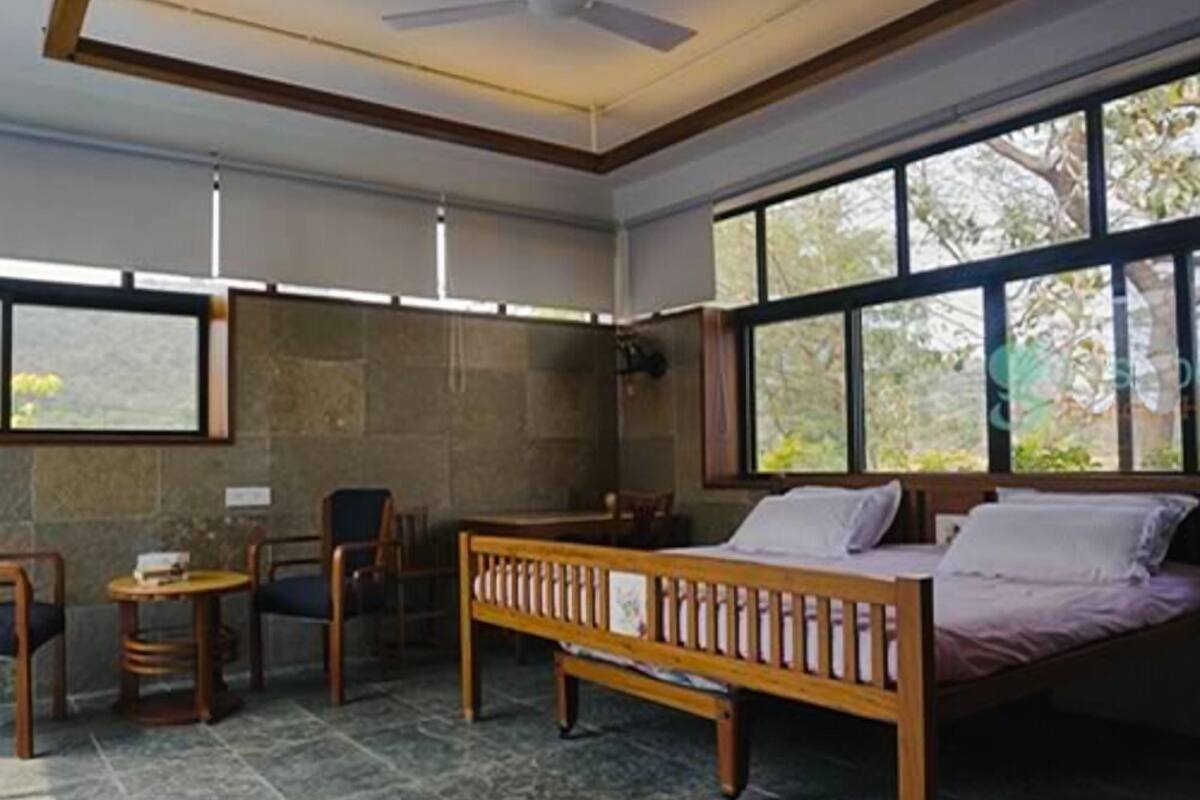 Cottage | Blackout drapes, rollaway beds (surcharge), bed sheets