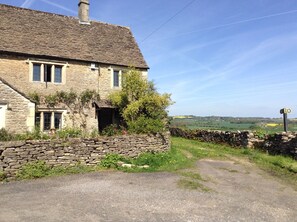 Free self-parking - 189 April Cottage (Bradford-on-Avon)