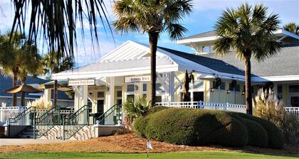 125 yds to beach: Immaculate home w golf cart- elevator & EV Charger