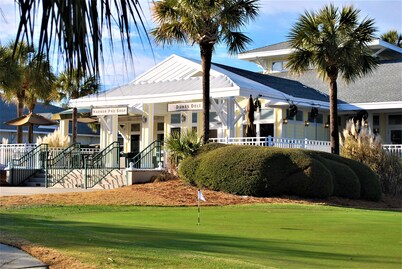 125 yds to beach: Immaculate home w golf cart- elevator & EV Charger