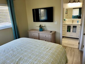 2 bedrooms, desk, free WiFi, bed sheets