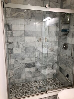 Dusche, Handtücher, Seife