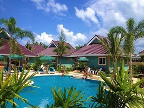 Outdoor pool - Coconut Homes & Cafe (Takua Pa)