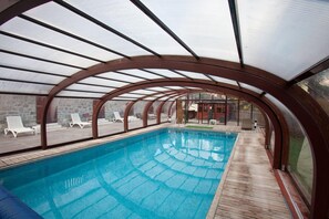 Indoor pool, outdoor pool, open 9:00 AM to 8:00 PM, pool umbrellas - Le Chalet d'Auron (Saint-Etienne-de-Tinee)