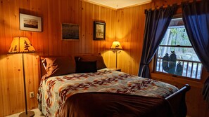 4 bedrooms, desk, iron/ironing board, WiFi