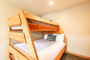 3 bedrooms, free WiFi, bed sheets
