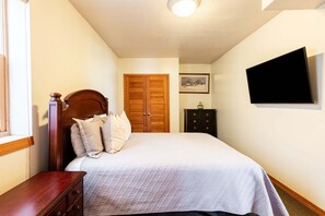 3 bedrooms, free WiFi, bed sheets - Walk to Main Street Park City - Home with private hot tub & luxury amenities! Park Avenue Charm (Park City)