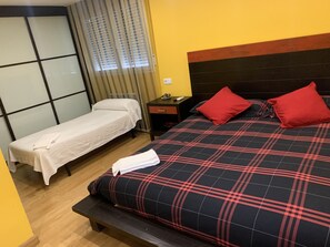 House, 3 Bedrooms, Private Pool | Premium bedding, down comforters, iron/ironing board, free WiFi - Hostal Burgalés (Milagro)