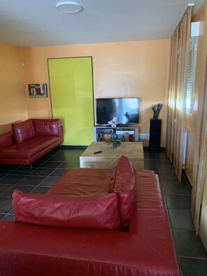 House, 3 Bedrooms, Private Pool | Living area - Hostal Burgalés (Milagro)