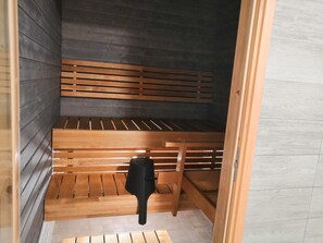 Double Room, Sauna | Bathroom | Shower, free toiletries, hair dryer, towels - Hotelli Ujevaara (Inari)