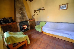 Individually decorated, individually furnished, laptop workspace - Hotel Rural El Molino (Ayoó de Vidriales)