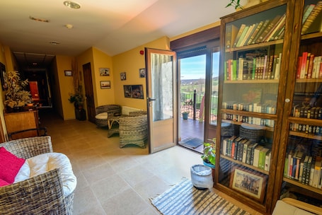 Lobby sitting area. Hotel Rural El Molino