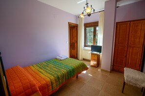 Individually decorated, individually furnished, laptop workspace - Hotel Rural El Molino (Ayoó de Vidriales)