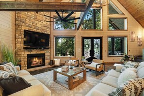 Smart TV, fireplace, stereo