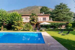 Piscine extérieure (ouverte en saison)