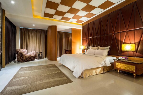 Desk, blackout curtains, free WiFi, bed sheets