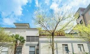 Front of property - evening/night - Uline Motel (Taipei)