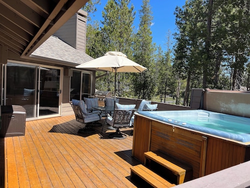 NEW Mountain Home at the Deschutes River,Bikes,Game Room,Hot Tub,AC,SHARC Passes