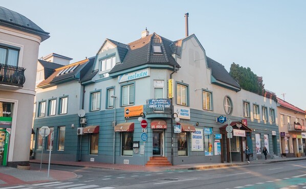 ด้านหน้าที่พัก