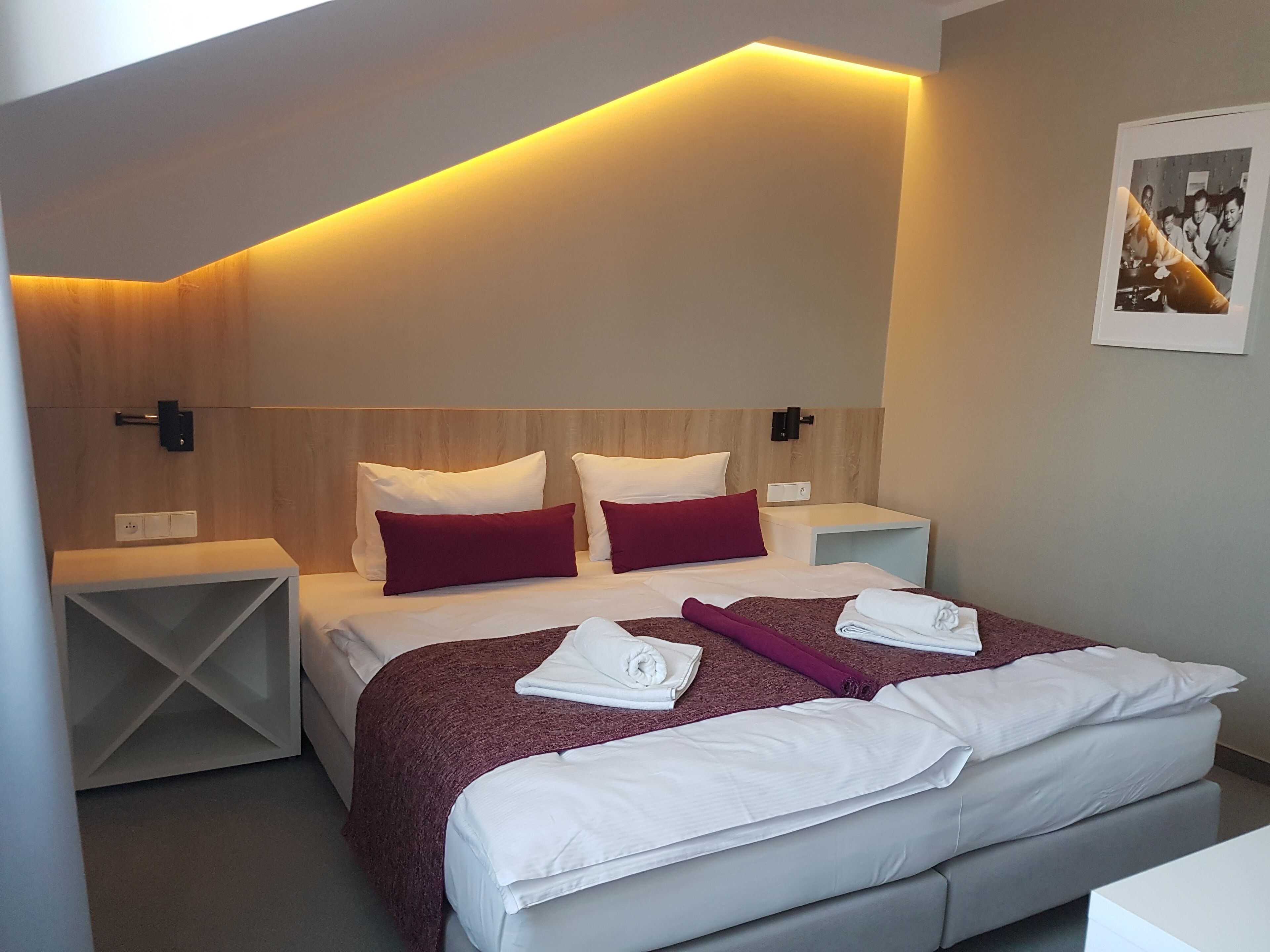 standard double room | desk, blackout curtains, soundproofing, iron/ironing board