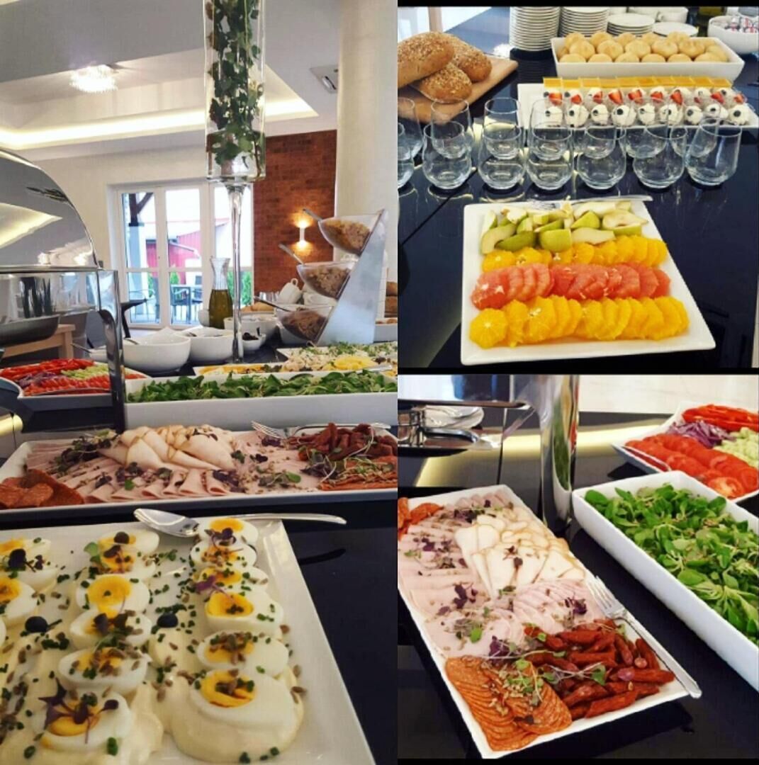 breakfast, lunch, dinner served; international cuisine